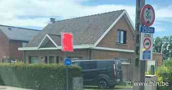 Opnieuw een verkeersbord pas ingevoerde zone 30 in Lauwe aangepakt - Het Laatste Nieuws