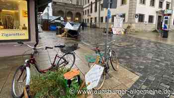 Das Klimacamp steht wieder neben dem Rathaus in Augsburg