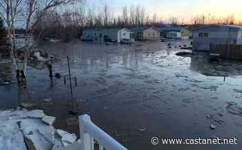 Hay River residents forced to flee NWT town due to heavy flooding - Canada News - Castanet.net