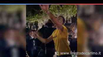 Canti e brindisi nel video della festa - il Resto del Carlino