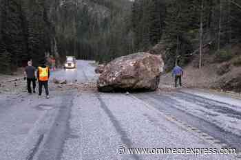Massive boulder causes traffic trouble on Highway 93 near Radium – Vanderhoof Omineca Express - Omineca Express