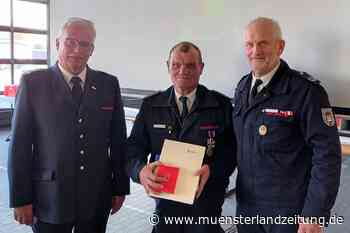 Feuerwehr-Ehrenkreuz in Silber für Hauptbrandmeister Bernd Willemsen - Münsterland Zeitung