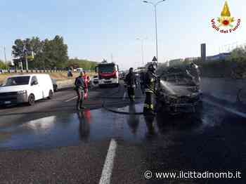 Desio: auto prende fuoco, disagi e code - Il Cittadino di Monza e Brianza