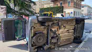 Incidente a Monza, auto si ribalta - MonzaToday
