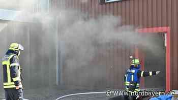 Großeinsatz für Erlanger Feuerwehr: Rauch quoll aus Industriegebäude in Kriegenbrunn - Nordbayern.de