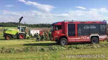 Häcksler läuft bei Erntearbeiten heiß – Albachinger Feuerwehr muss helfen