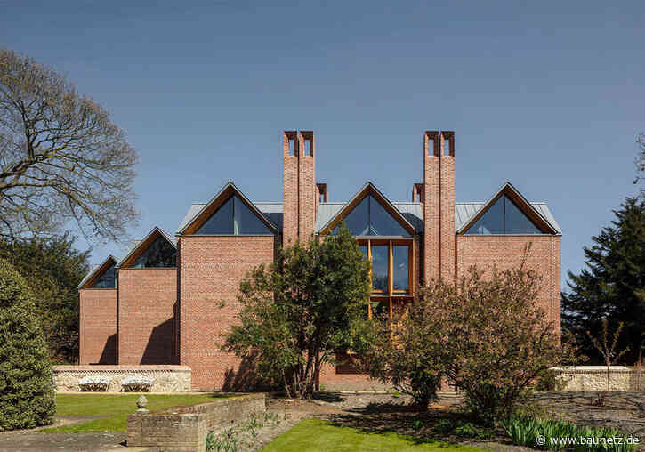 Backsteinstrukturalismus in Cambridge
 - Unibibliothek von Niall McLaughlin Architects