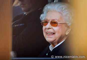 La reine Elizabeth II souriante lors d'une rare apparition publique