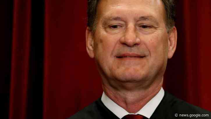 Justice Samuel Alito Dodges Question About Leaked Roe Draft - The Daily Beast