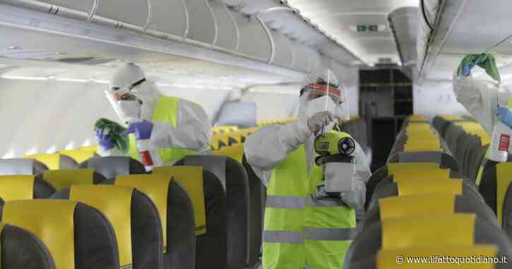 Mascherine, sui voli da e verso l’Italia raccomandate anche dopo il 16 maggio: ecco le linee guida