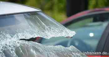 Straßgiech: Glasflasche aus fahrendem Auto geworfen - Heckscheibe zersplittert