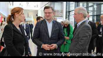 Ukrainischer Außenminister besucht Klinik in Lübeck