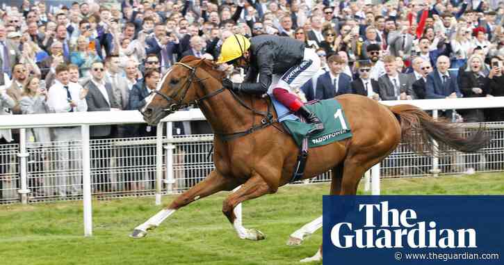Stradivarius sweeps to record 20th career victory under Frankie Dettori