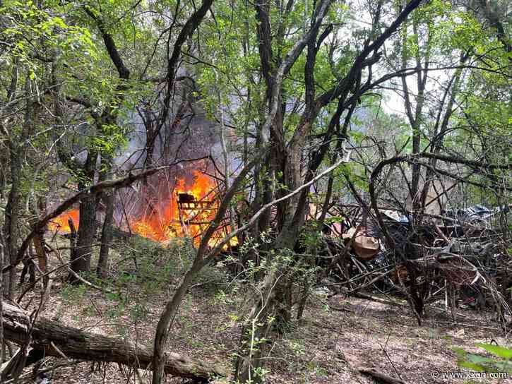 Fire burning in south Austin woods Friday afternoon