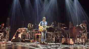 Bianconi, il frontman dei Baustelle, a Fermo per la data zero del suo primo tour da solista: «Che gioia poter - corriereadriatico.it