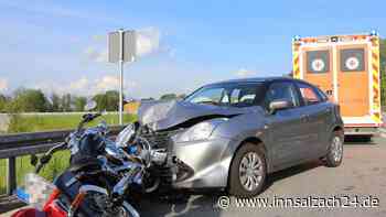 Ampfingerin (56) kracht mit Motorrad frontal in Auto und verletzt sich schwer
