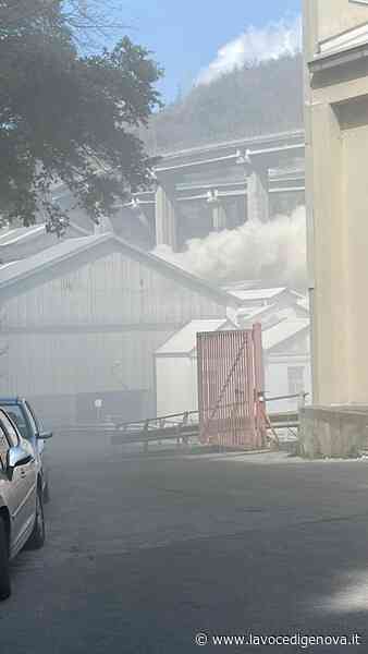 Voltri, allarme per la fuoriuscita di fumo da una fabbrica, era un guasto a un macchinario - LaVoceDiGenova.it