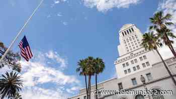 Banderas a media asta en Los Ángeles para marcar un trágico hito por el coronavirus - Telemundo 52