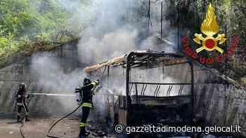 Corriera Saca si incendia: paura a Palagano - La Gazzetta di Modena