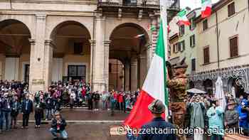 Campogalliano «Palpeggiata da un Alpino mentre ero dalla parrucchiera» - La Gazzetta di Modena