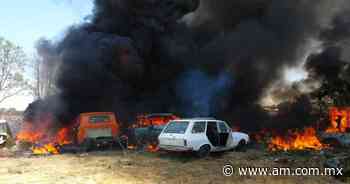 Incendio en Juventino Rosas: Arde yonke y alarma columna de humo en Libramiento Sur - Periódico AM