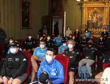 Alba: accolti in Municipio i ragazzi della camminata “Road to Langhe” - TargatoCn.it