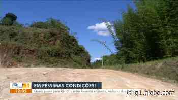Motoristas que passam pela RJ-151, entre Resende e Quatis, reclamam dos buracos - Globo