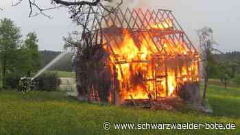 Wegen Blitzschlag? - Feldscheuer in Dornhan brennt während Gewitter - Schwarzwälder Bote