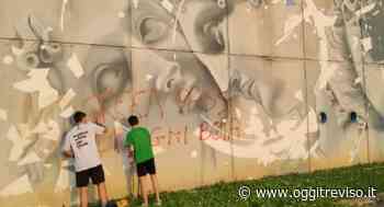 Oderzo, eliminano le scritte sul murale della palestra contro il premier Draghi - Oggi Treviso
