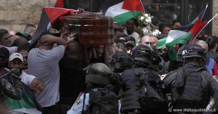 Giornalista uccisa in Cisgiordania, polizia israeliana carica il corteo funebre. La condanna di Casa Bianca e dell’Unione europea