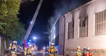 Kronach: Brand in Tanklager - Flammen und Rauch schlagen aus Gebäude