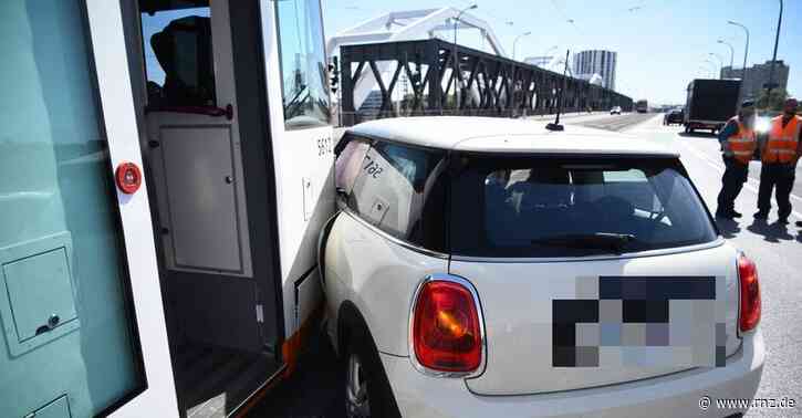 Mannheim:  Mini kollidiert mit Straßenbahn