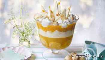 Lemon Swiss roll and amaretti trifle recipe - BBC