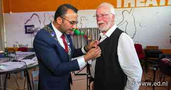 Eindhovenaar Jan van Peer krijgt lintje voor activiteiten als vrijwilliger in de wijk Mensfort - Eindhovens Dagblad