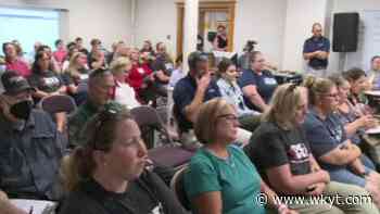 Scott Co. educators have emotional discussion at board meeting over teacher raises - WKYT