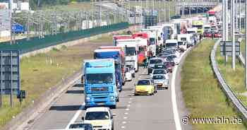 Wagenbrand op E19 ter hoogte van Loenhout veroorzaakt grote file - Het Laatste Nieuws