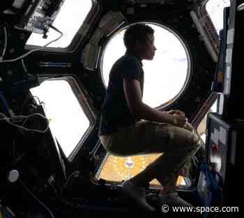 NASA astronaut floats on the space station with Earth in the background (photo)