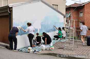 Casapinta: Artiste all'opera per il murales dedicato al valore delle donne - newsbiella.it