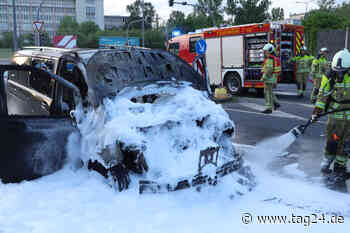 Kleinbus brennt in Dresden lichterloh: Insassen können sich retten - TAG24