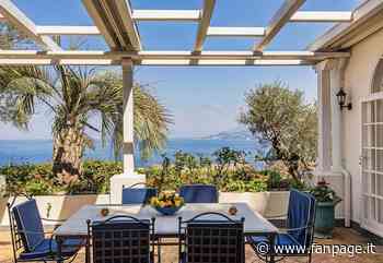 Si vende la casa di Christian De Sica a Capri: una villa con vista mozzafiato sul Golfo di Napoli - Fanpage.it