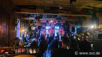 Erstes Konzert nach Corona-Schließung: The Stimulators sorgen für volles Haus im Irish Pub Parchim - svz – Schweriner Volkszeitung