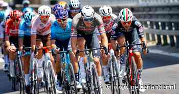 LIVE | Grote kopgroep met Mathieu van der Poel en Wout Poels strijdt tegen peloton in achtste Giro-rit