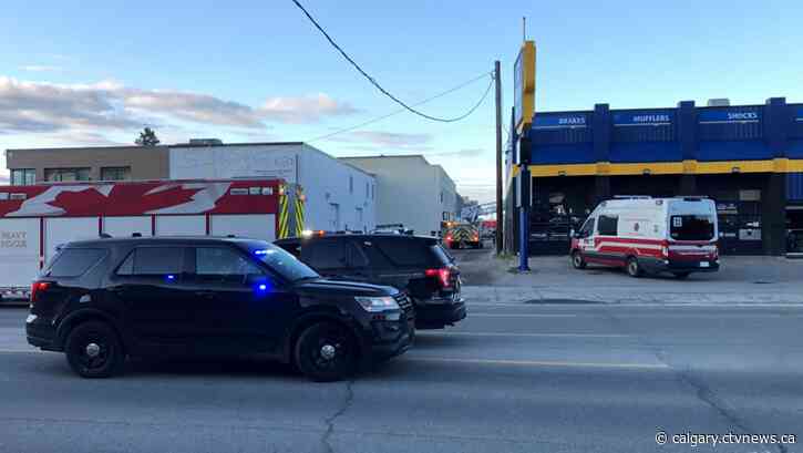 Fire department extinguishes car fire in southwest Calgary