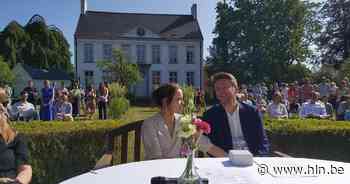 Tijs en Flore houden als eersten buitenhuwelijk in tuin Dekenij van Zomergem - Het Laatste Nieuws