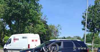 Mannheim:  Auto und Motorrad stoßen zusammen