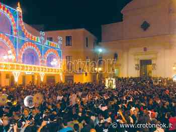 Crotone, è la notte delle notti. La città pronta a rimettersi in cammino con Maria - CrotoneOK.it