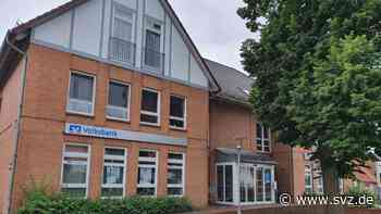 Mitsamt kaputtem Fahrstuhl: Volksbank will ihr Gebäude in Neuhaus verkaufen - svz – Schweriner Volkszeitung