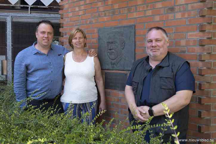 Vrienden, familie en oud-burgemeesters brengen eerbetoon aan Jos Verhelst op gelijknamig plein in Stuivenberg
