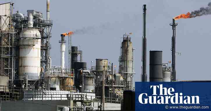 US oil refineries spewing cancer-causing benzene into communities, report finds