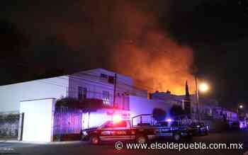 Fuerte incendio consume fábrica de muebles en San Bernardino Tlaxcalancingo - El Sol de Puebla
